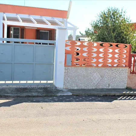 Arnesano Di Salentolimit Holiday home Torre Lapillo